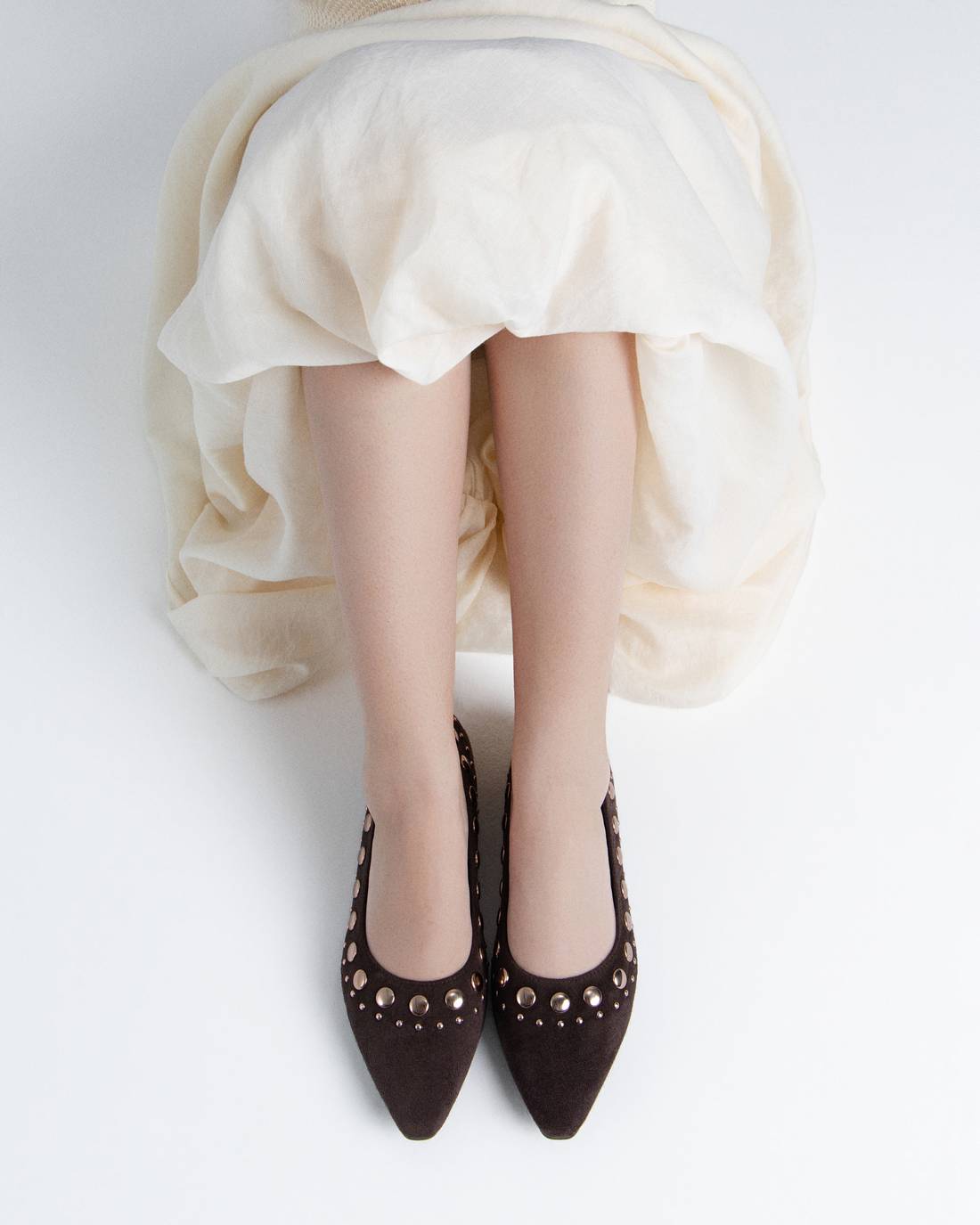 XTI 14622303 in Brown styled on foot