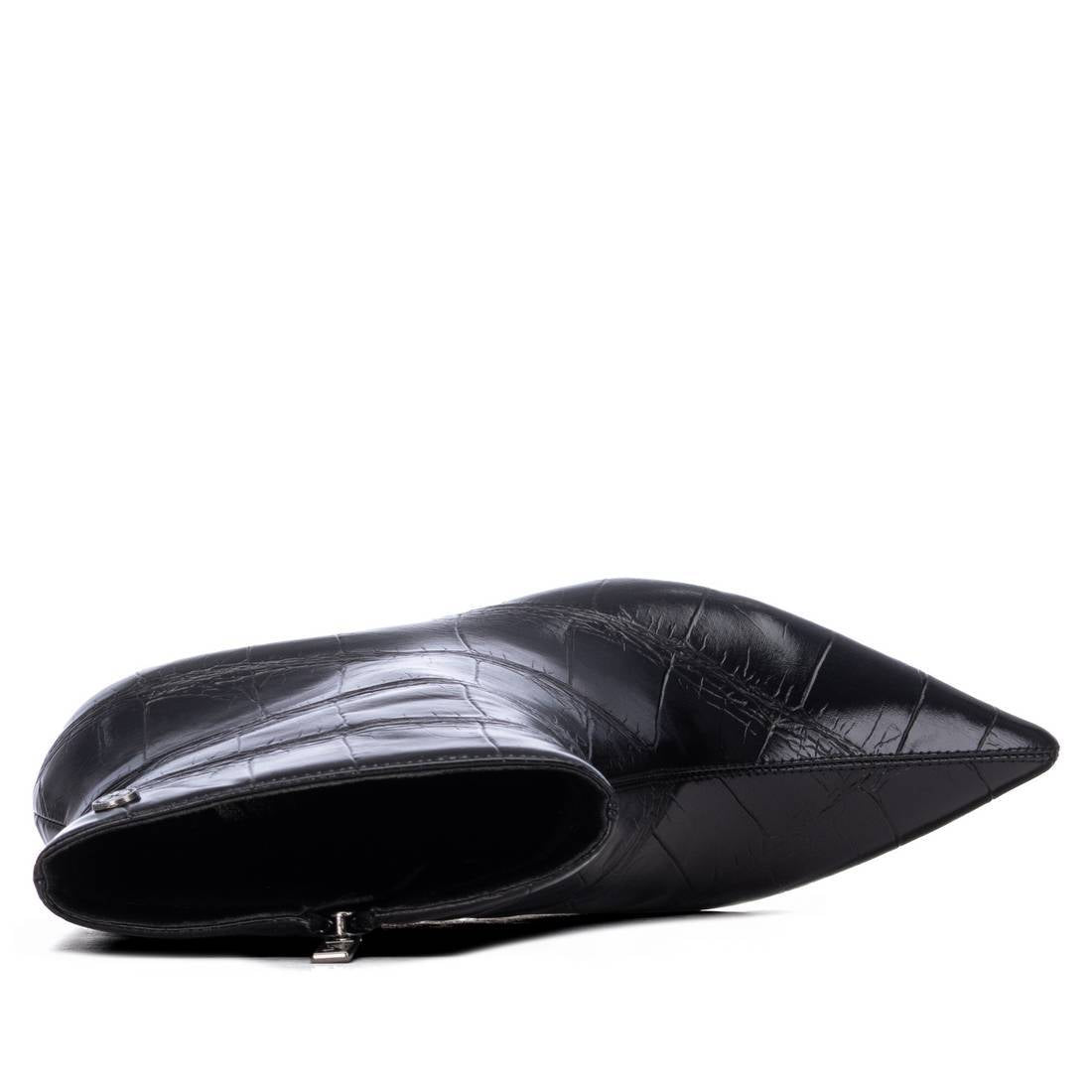 Top view of XTI 14621802 Black ankle boot showing upper and fastening