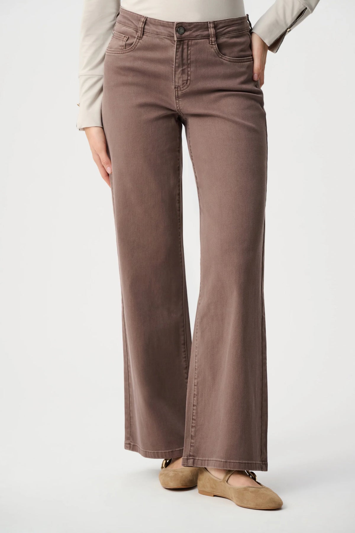 Joseph Ribkoff Goldie Classic Wide-Leg Jeans in Mink, style 251968F26 shown at a three-quarter angle