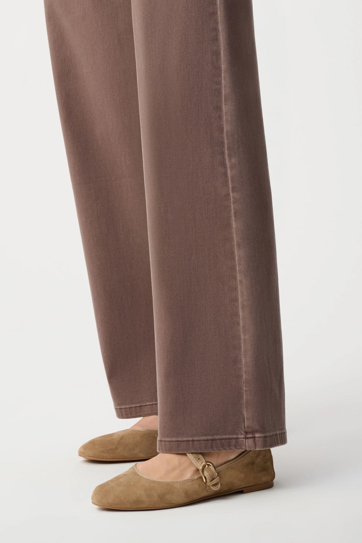 Close-up of lower leg on Joseph Ribkoff Goldie Classic Wide-Leg Jeans in Mink, style 251968F26