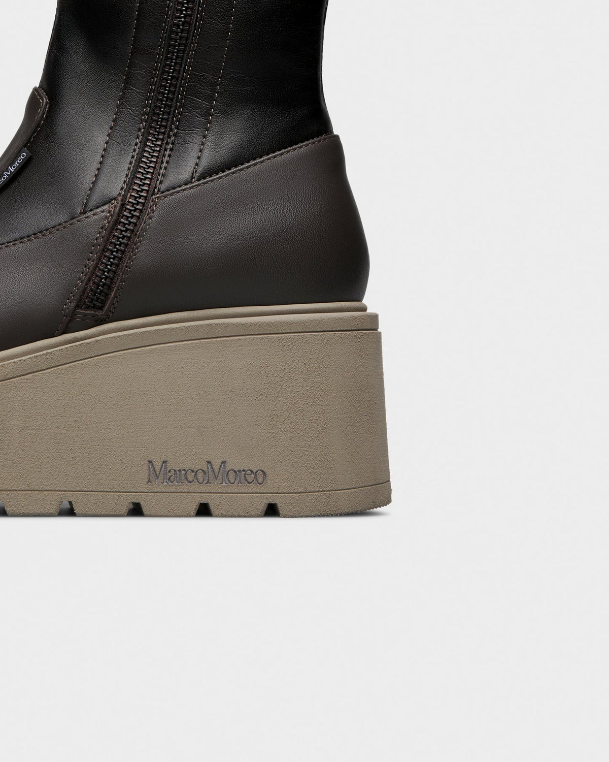 Contrast Boot