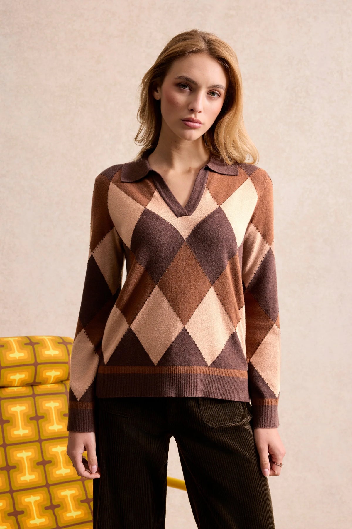Leo & Ugo Sidonie Diamond-Pattern Polo Sweater in BROWN front view