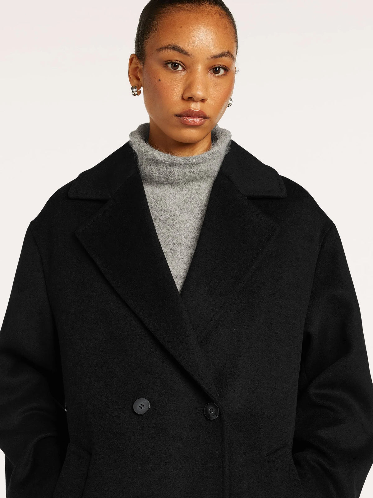 Beaumont Mariah coat showing lapel collar in black