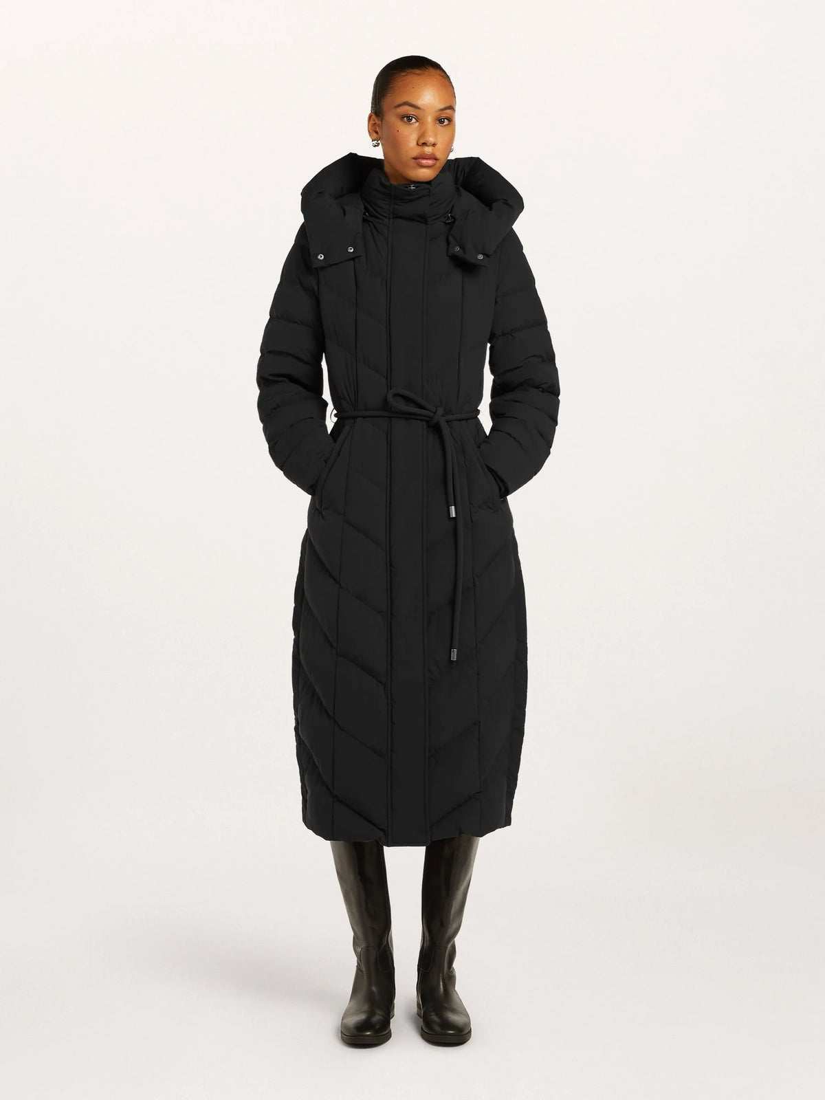 Beaumont Valea BLACK  long puffer styled on model
