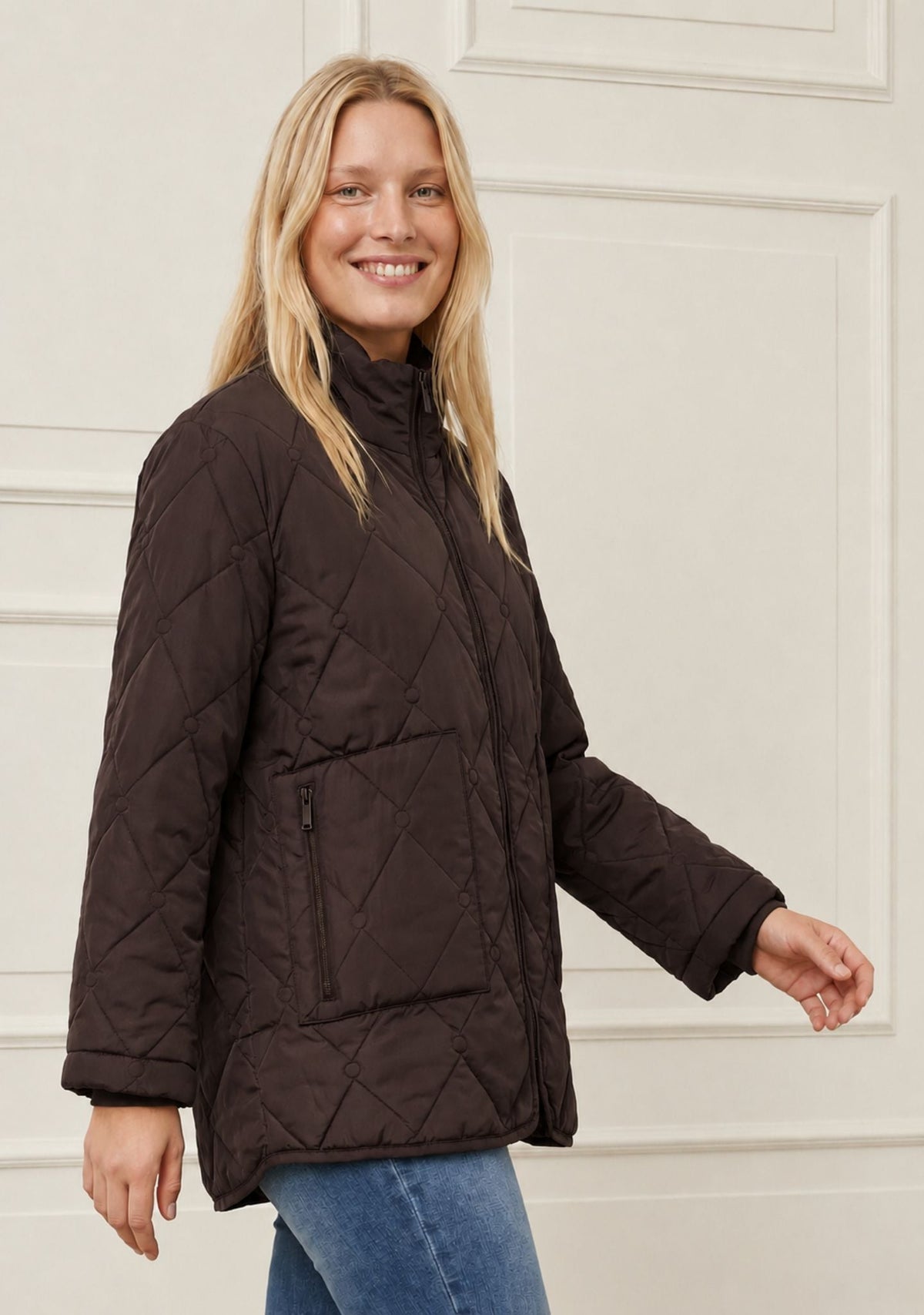 I SAY Diddi Dark Brown quilted jacket styled on model