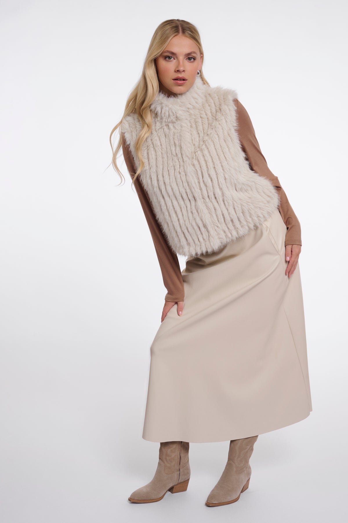 Rino & Pelle Dava neutral faux fur vest front view birch 