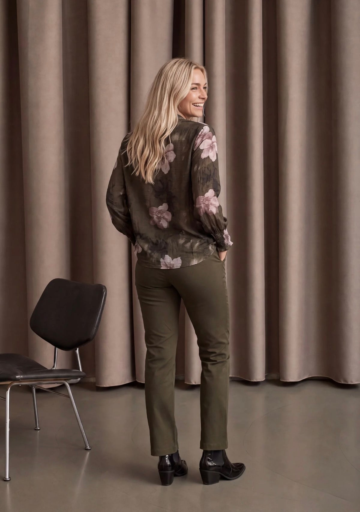 I SAY Ane Khaki Flowerdream blouse back view