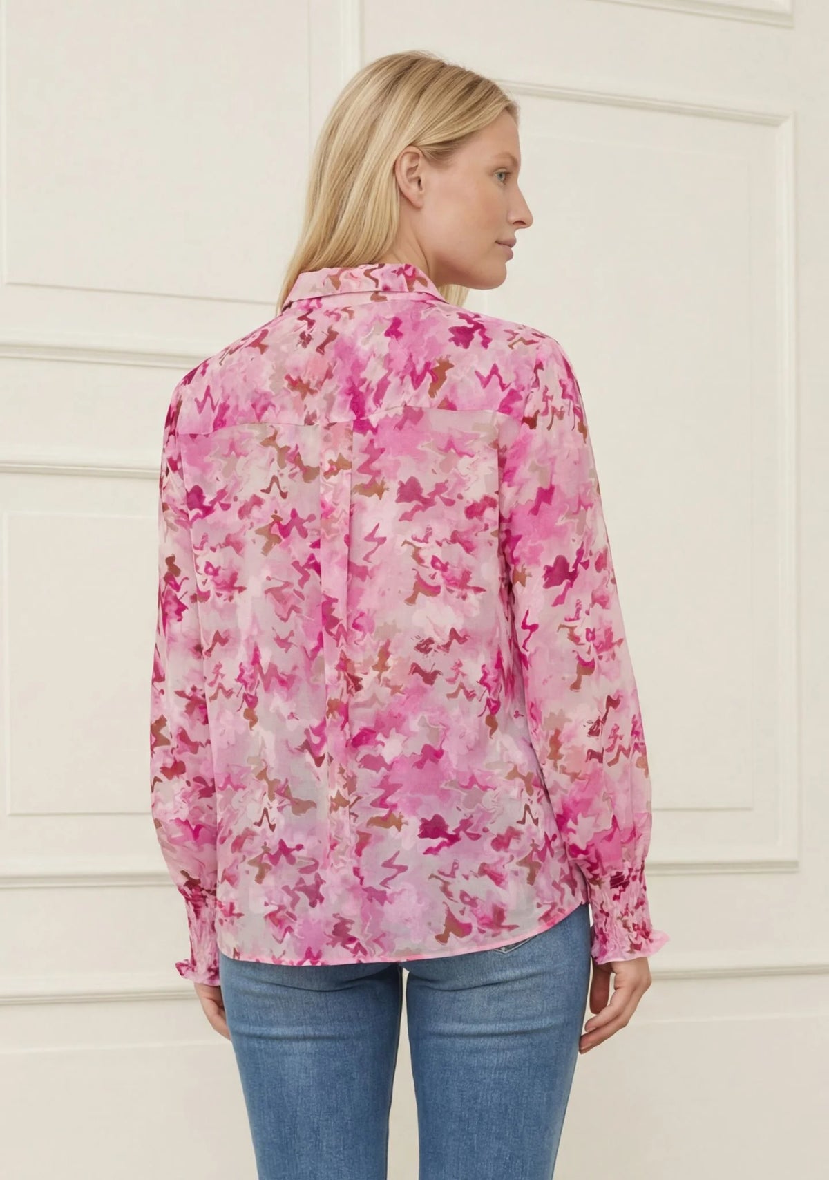 I SAY Vibse Pinky shirt styled on model