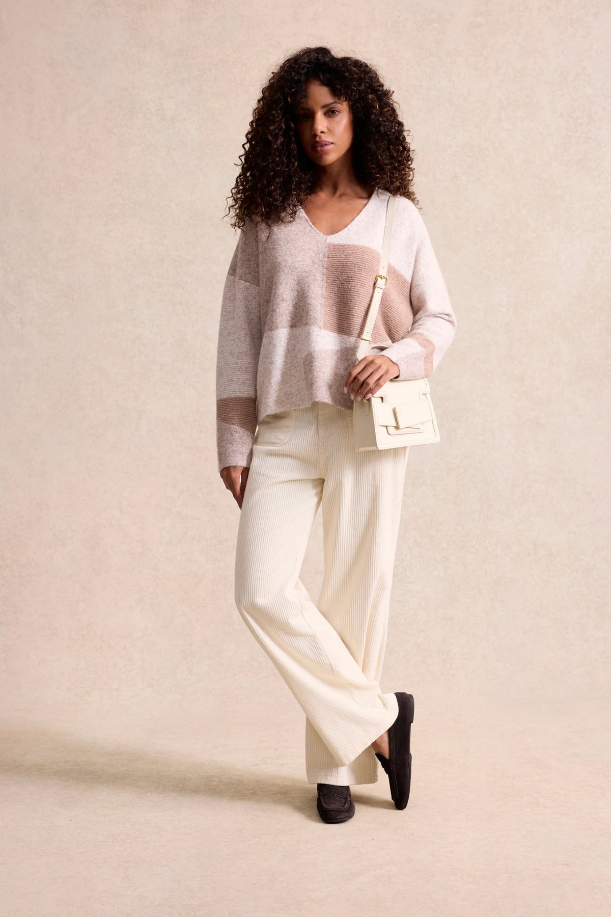 Leo & Ugo KH076 Beige V-neck sweater