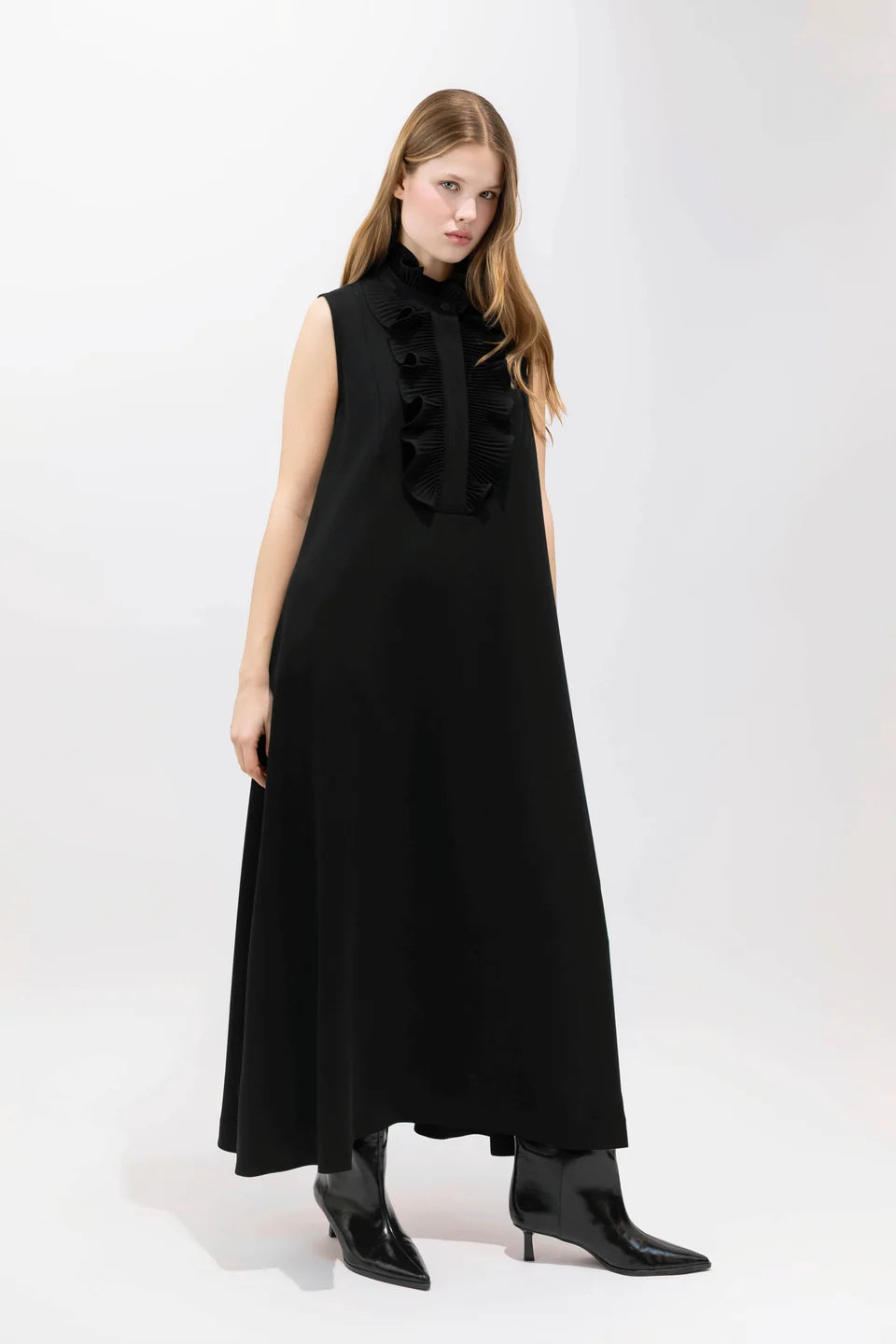 Psophía Long Flared Dress in Black front view
