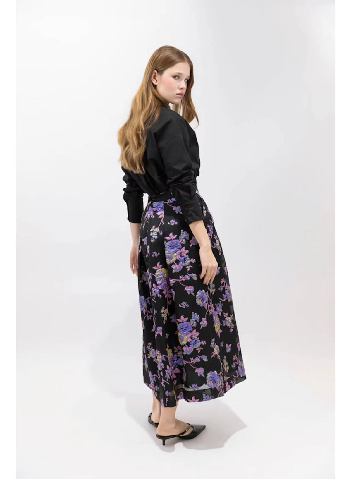 Psophía designer skirt 2954 styled on model