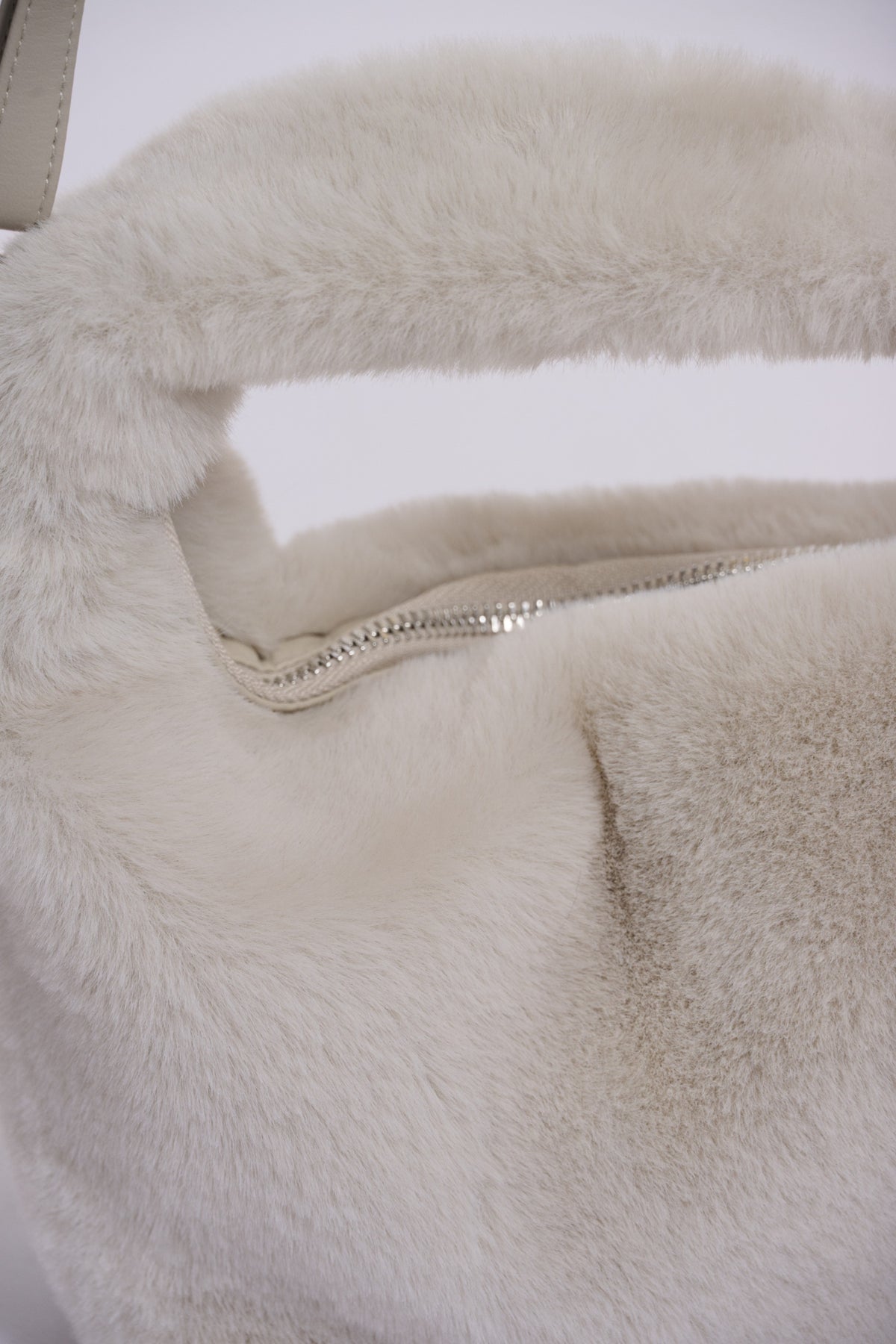 Close-up of Birch faux fur on Rino & Pelle Cheryl