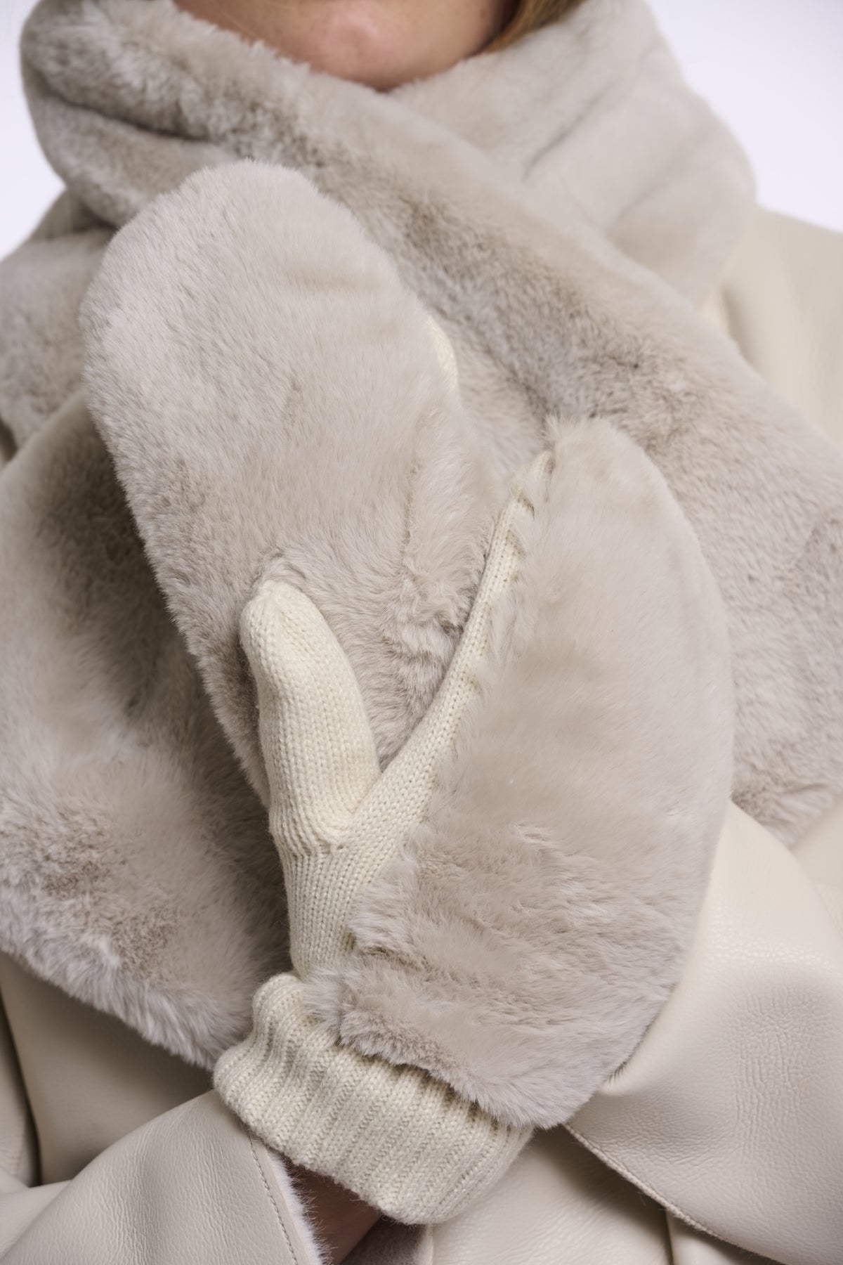 Rino & Pelle Oxo soft knitted gloves birch 