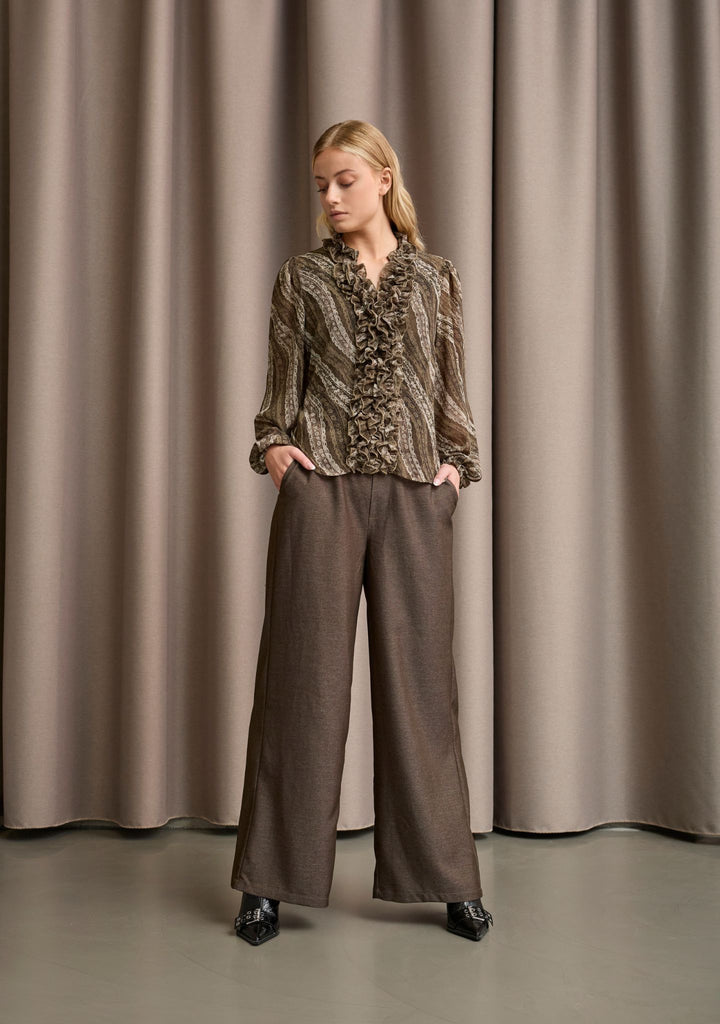Vibse Ruffle Blouse
