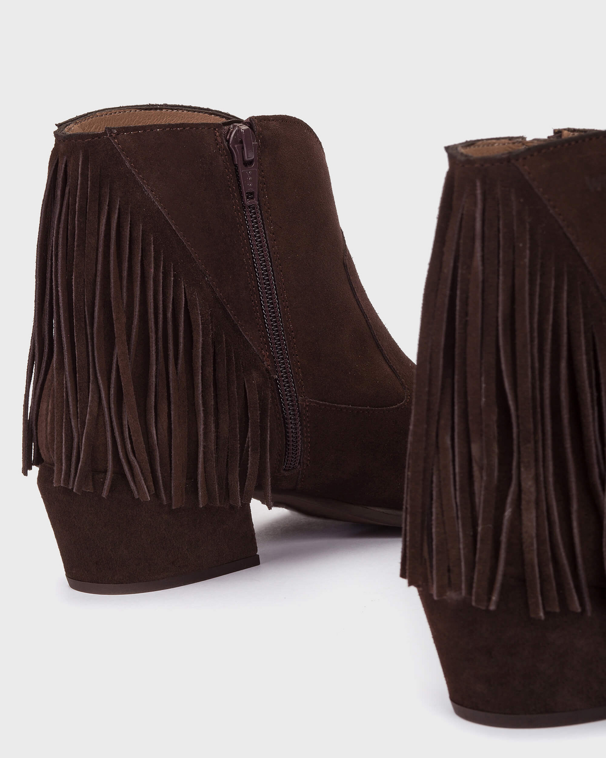 Wonders FEI 05 ankle boots showing fringe detail