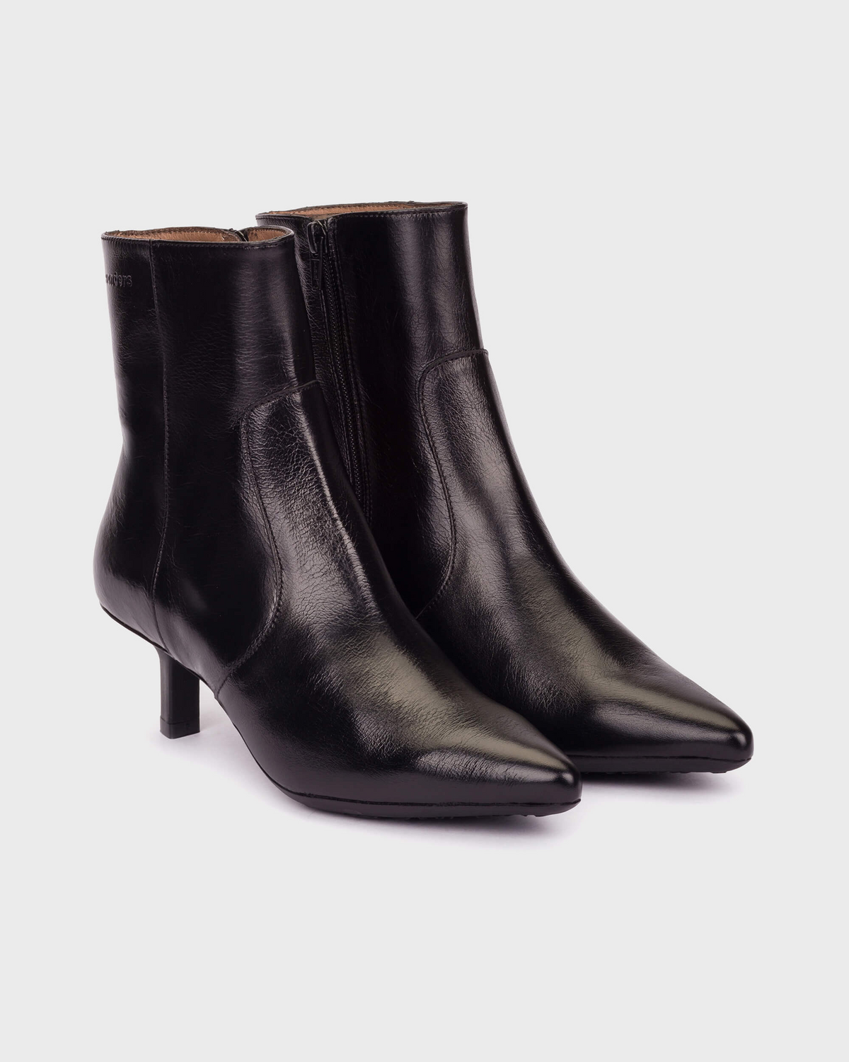 Wonders FLEXFIT 11 pointed toe ankle boots in negro 
