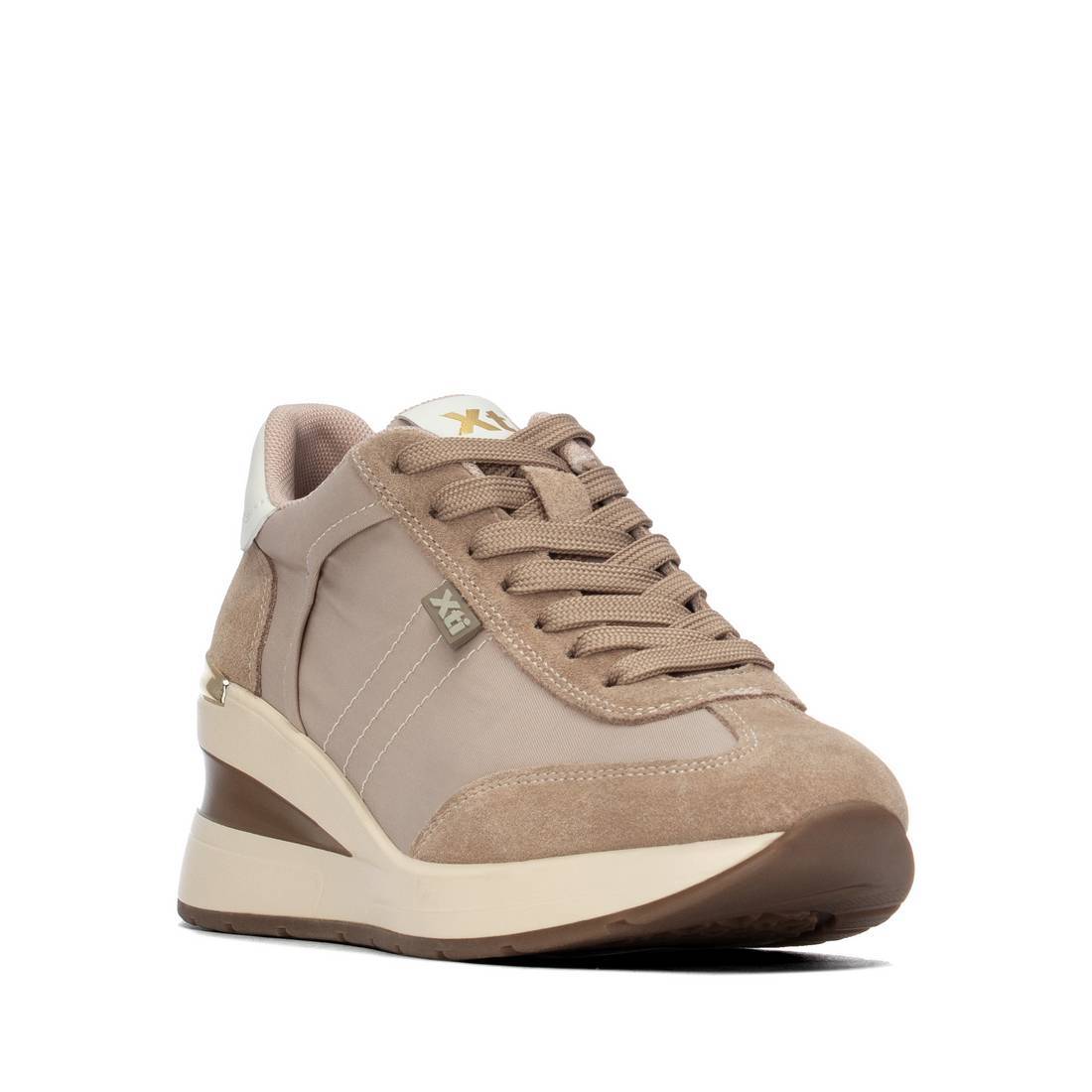XTI Wedge Sneaker 14636502 in Beige three-quarter front view