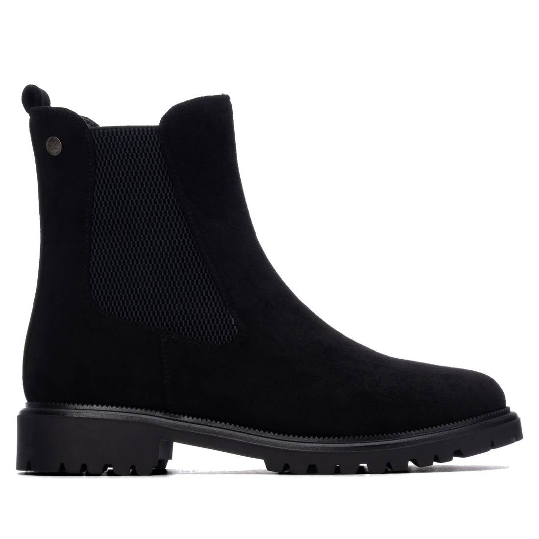 XTI Chelsea Ankle Boot 14624201 in Black side view