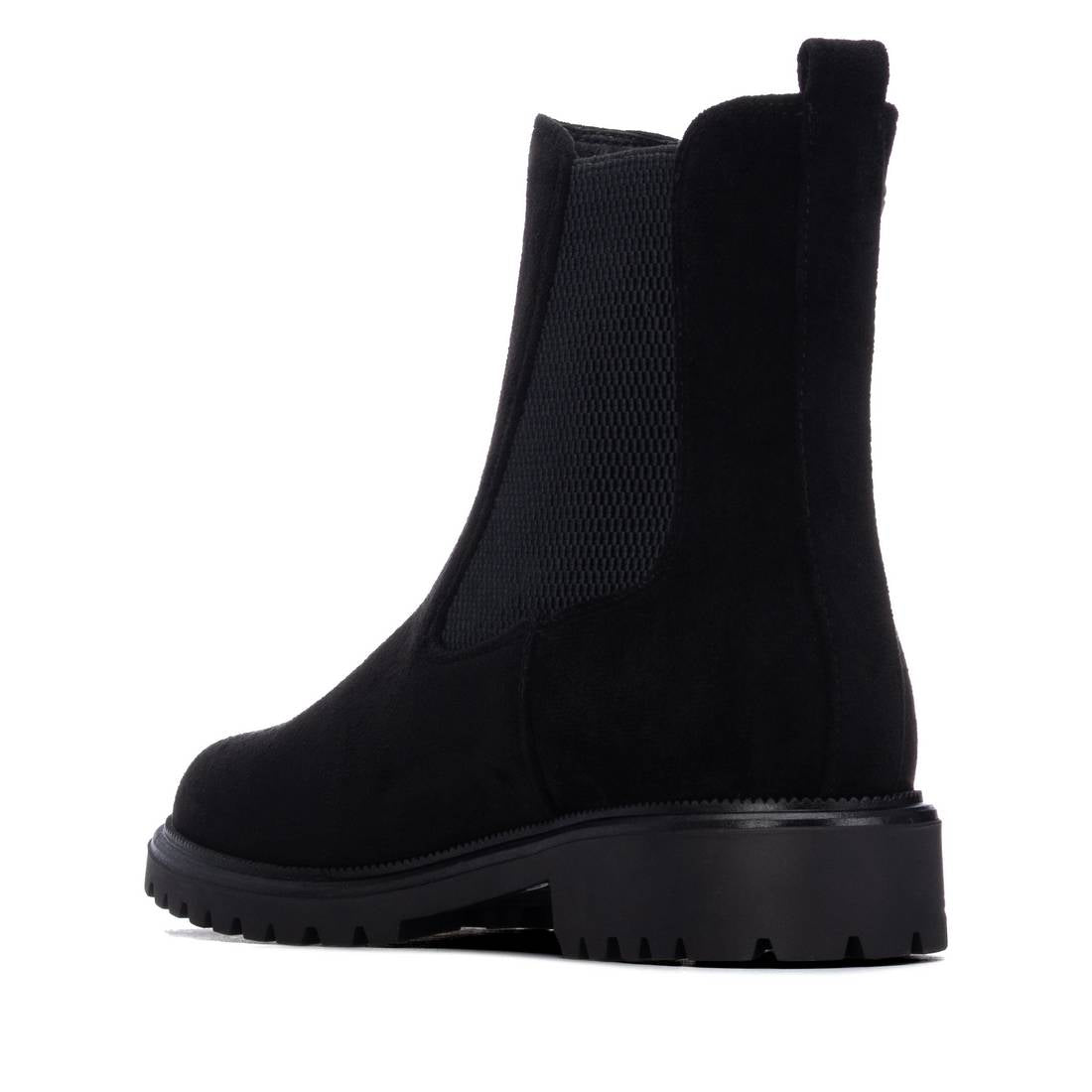 XTI Chelsea Ankle Boot 14624201 in Black three-quarter backview
