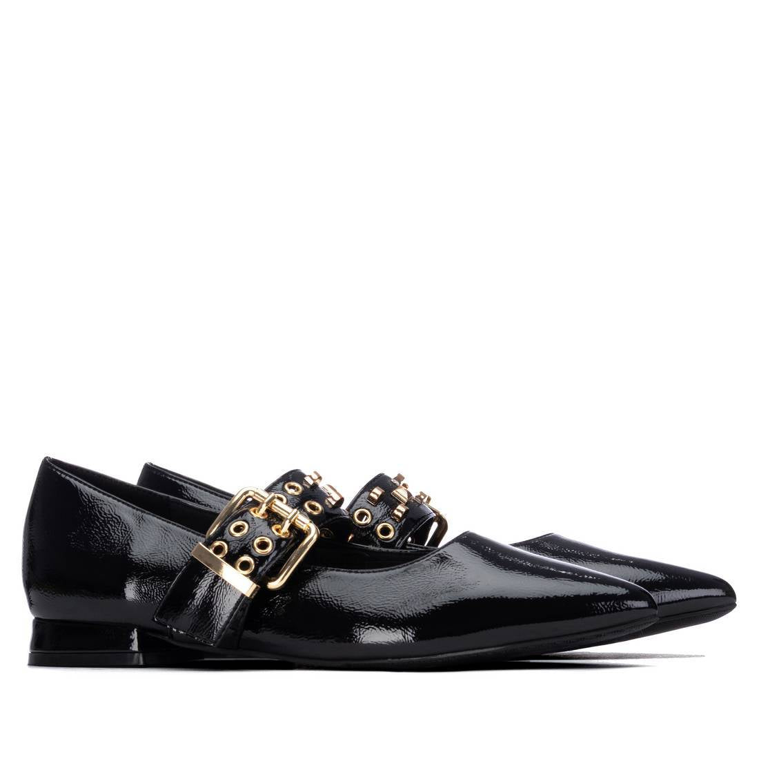 XTI Loafer style 14641801 in Black side profile