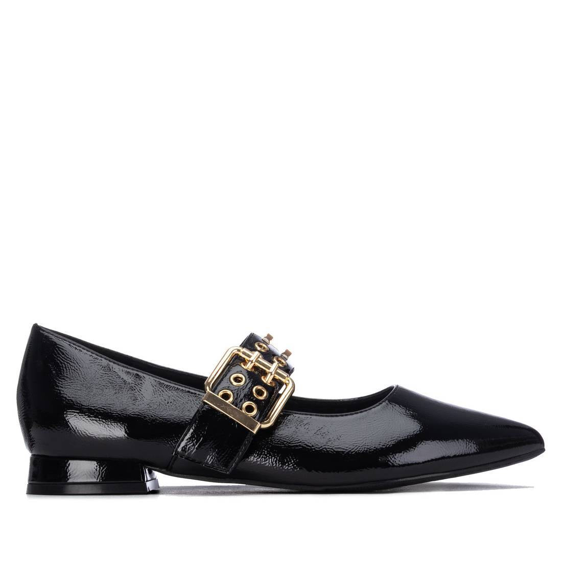 XTI 14641801 Black loafer opposite side profile