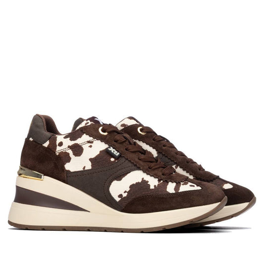 XTI Wedge Sneaker style 14636701 in Brown side profile