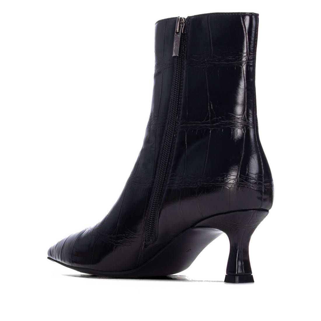 Product-only image of XTI 14621802 ankle boot in Black