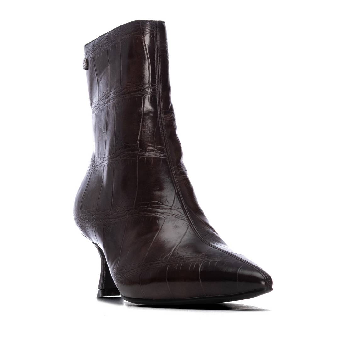 XTI Ankle Boot 14621803 in Brown three-quarter front view