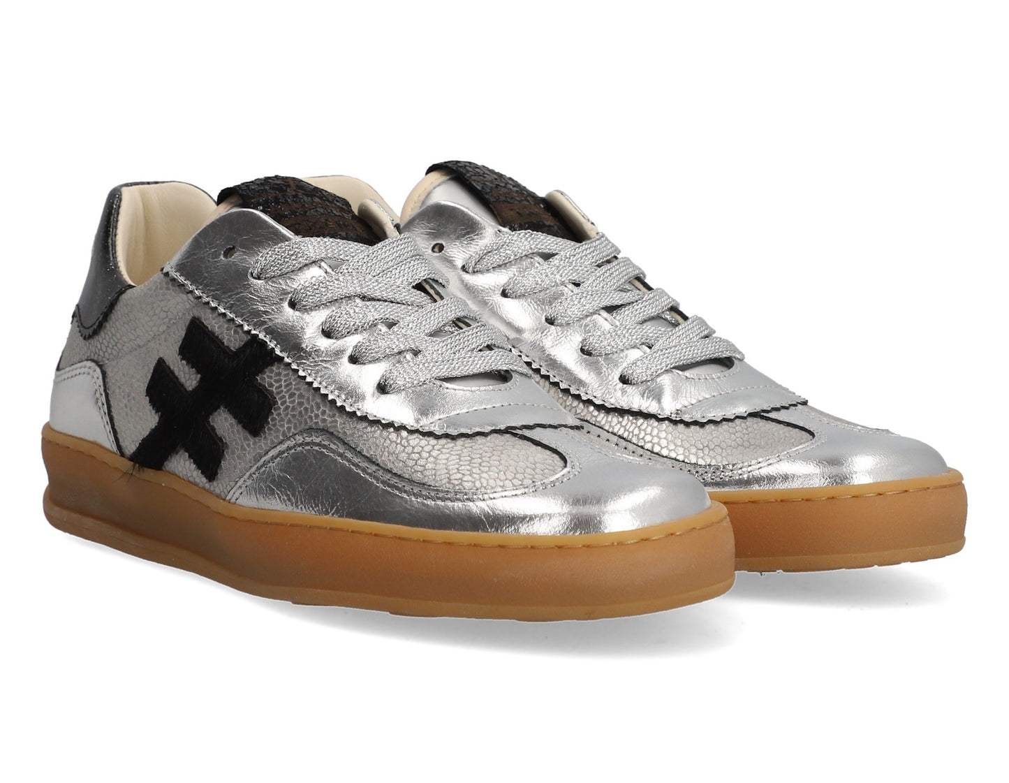A032 trainer ss26